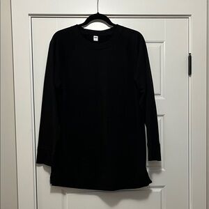 Old Navy black sweatshirt with slit sides size M
